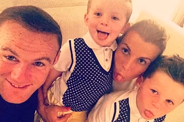 Rooney thích làm thơ và thường viết thư tình cho vợ ảnh 7