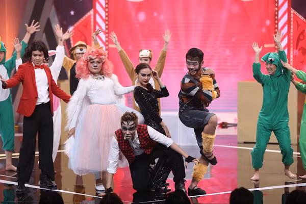 "Người đẹp dao kéo" Kelly Nguyễn lần đầu diễn hài cùng Trịnh Tú Trung ảnh 7