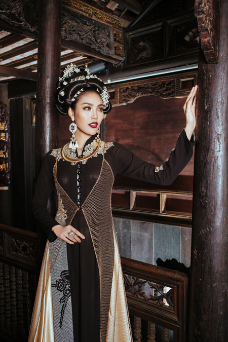 Lan Khuê đài các trong bộ sưu tập "Đào - Mai" của NTK Võ Việt Chung ảnh 3