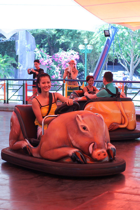 Top 9 Vietnam’s Next Top Model 2015 "du hí" thành phố biển Nha Trang ảnh 3