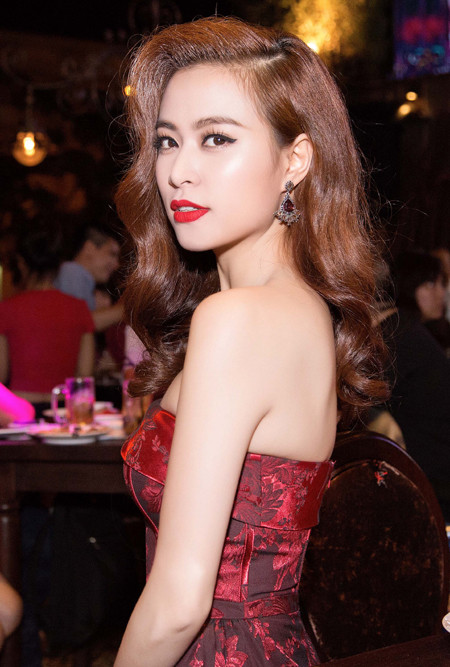 Hoàng Thùy Linh diện đầm ôm sát, xuất hiện "nóng bỏng" tại sự kiện ảnh 4