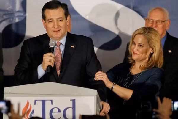 Đại khẩu chiến giữa Donal Trump và Ted Cruz vì 1 bức ảnh khỏa thân ảnh 5