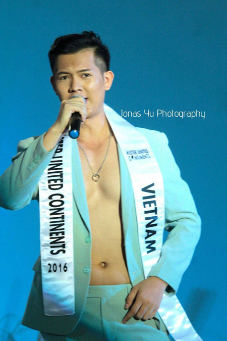 "Gà cưng" của Bầu Hoà đoạt giải "Quốc phục dân tộc đẹp nhất" ảnh 2