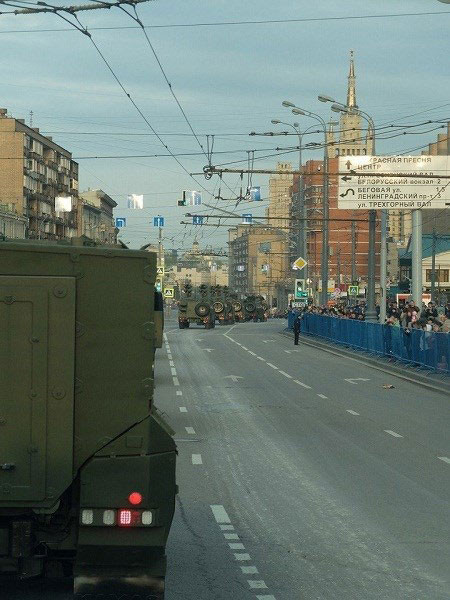 Xe bọc thép rùng rùng tiến vào Matxcơva ảnh 3