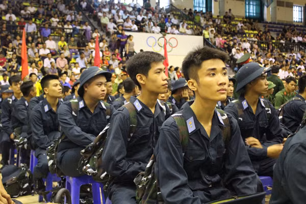 Tự hào tiếp nối truyền thống quê hương anh hùng ảnh 7