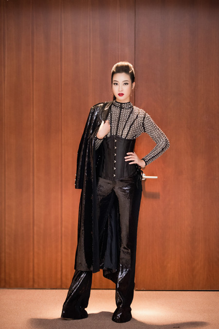 Choáng ngợp với phong cách thời trang ấn tượng của Hoa hậu Mỹ Linh tại VIFW 2016 ảnh 7