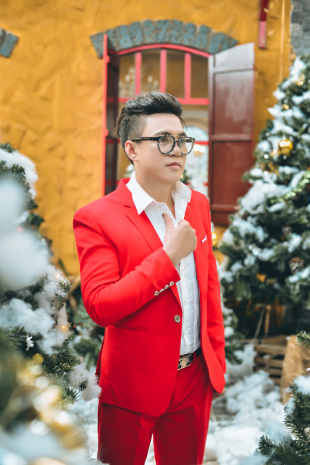 "Phù thuỷ" Tommy Nguyễn hoá thân thành mẫu nam hút mắt ảnh 9