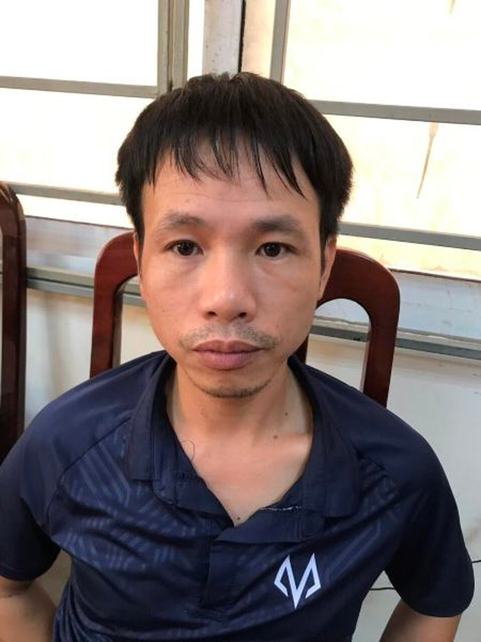 Tạm giữ hình sự đối tượng đốt pháo sáng ở sân Hàng Đẫy ảnh 2