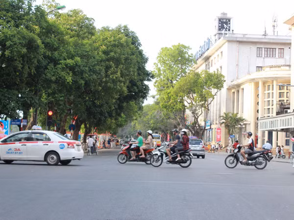 Hà Nội rực rỡ, bình yên trong ngày 30-4 lịch sử ảnh 5