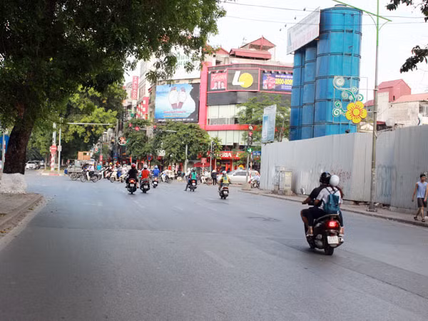 Hà Nội rực rỡ, bình yên trong ngày 30-4 lịch sử ảnh 2