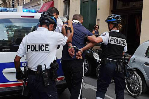 Triệt phá đường dây tội phạm đưa trẻ em sang Pháp để móc túi kiếm triệu USD ảnh 1