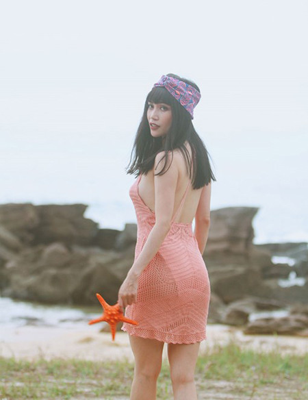 Sĩ Thanh phô diễn đường cong nóng bỏng với bikini ảnh 6