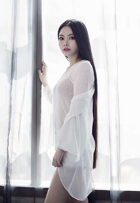 Hoa hậu Ngọc Anh cực cuốn hút trong bộ ảnh mới ảnh 1