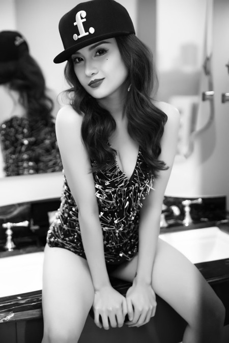 DJ Windy Quyên khoe vẻ gợi cảm đầy quyến rũ trong bộ ảnh mới ảnh 1 DJ Windy Quyên khoe vẻ gợi cảm đầy quyến rũ trong bộ ảnh mới ảnh 1