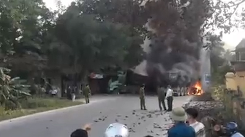 ô tô bốc cháy,cháy ô tô,Phú Thọ,tai nạn,tai nạn giao thông