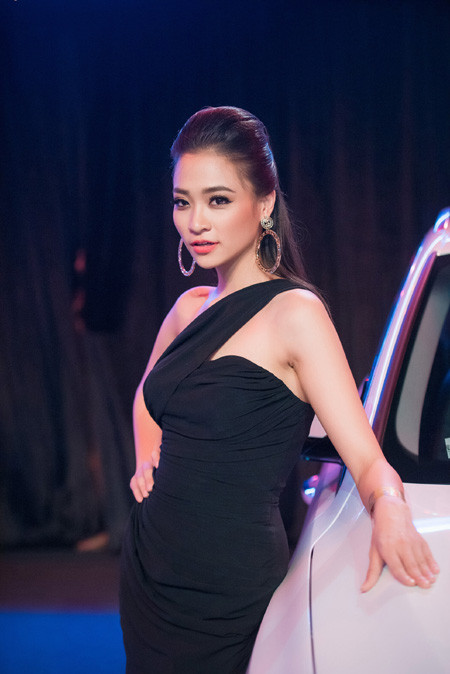 Dàn mỹ nhân quyến rũ, kiêu sa "đọ sắc" tại Hà Nội ảnh 8