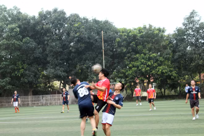 Giao hữu bóng đá, gắn tình đoàn kết ảnh 9