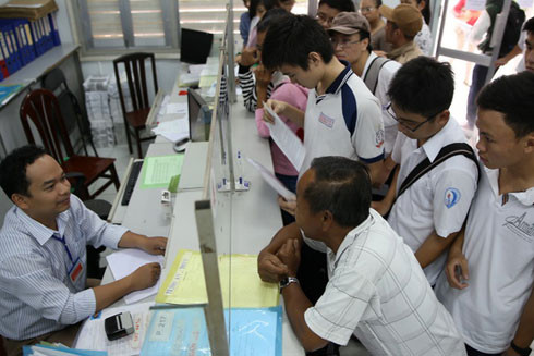 Học phí tăng, phụ huynh vẫn lo khoản thu "ngoài luồng" ảnh 1