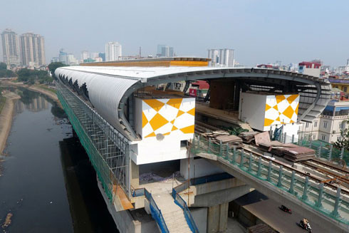 Tối nay, tàu đường sắt Cát Linh được cẩu lên ray ảnh 5