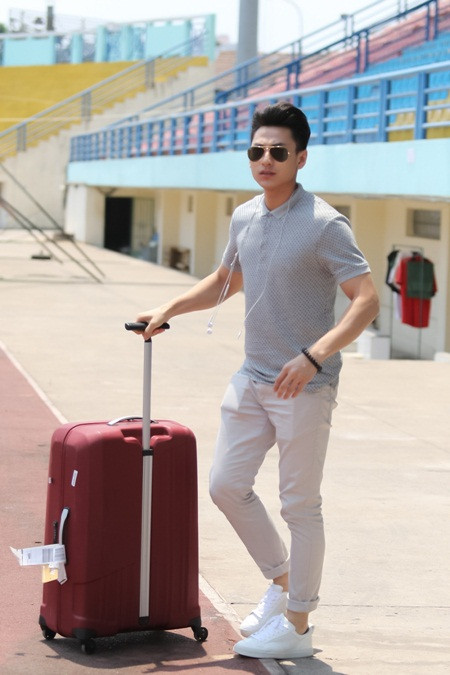 Sợ trễ giờ chạy chương trình, Isaac mang cả hành lý theo để tập luyện ảnh 1 Sợ trễ giờ chạy chương trình, Isaac mang cả hành lý theo để tập luyện ảnh 1