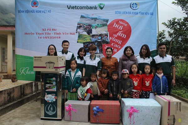 Tấm lòng của các y bác sỹ Thủ đô đến với bà con vùng cao ảnh 16