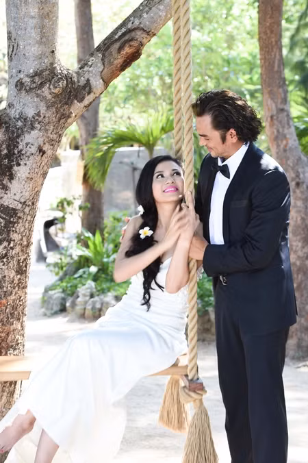 Việt Trinh rạng ngời hạnh phúc trong váy cưới bên Đức Hải ảnh 7