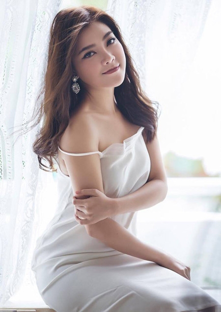 Cựu thành viên Mắt Ngọc "lột xác" với hình ảnh đầy quyến rũ ảnh 1