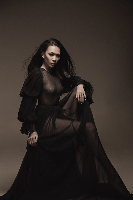 Siêu mẫu Diệu Huyền “nỏng bỏng” với váy xuyên thấu ảnh 2