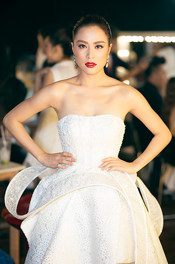 Hoàng Thùy Linh làm giám khảo chung kết "Thử thách cùng bước nhảy" ảnh 5