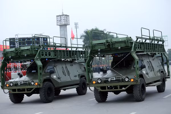 Trực thăng và dàn xe khủng tham gia bảo vệ Đại hội Đảng XII ảnh 4