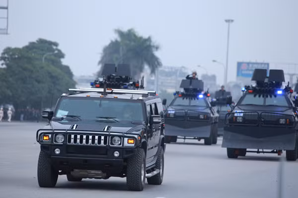 Trực thăng và dàn xe khủng tham gia bảo vệ Đại hội Đảng XII ảnh 3