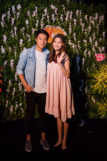 Ngọc Trinh mừng "bà trùm chân dài" Hạ Vy lên chức ảnh 6