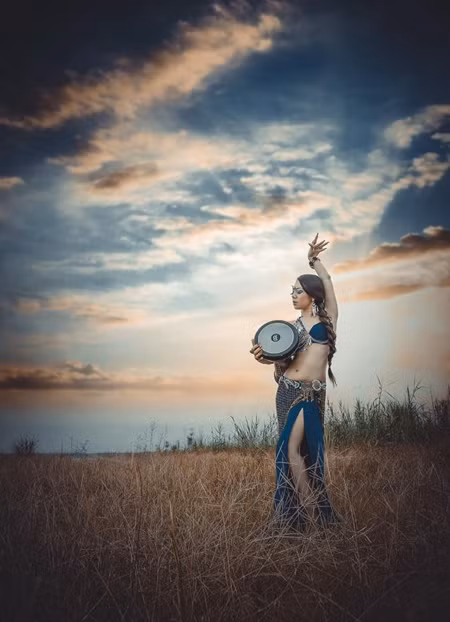 Mãn nhãn với màn bellydance nóng bỏng trên đồng quê ảnh 7