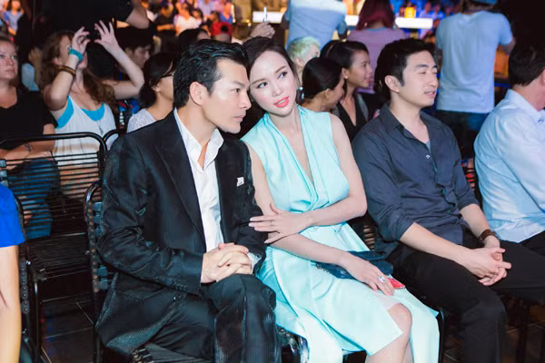 Trần Bảo Sơn-Vũ Ngọc Anh “dính như sam” đi xem Idol ảnh 4