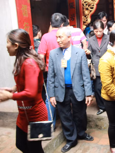 Chưa khai ấn, người người đã đổ về đền Trần ảnh 7