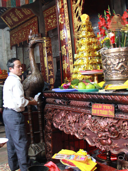 Chưa khai ấn, người người đã đổ về đền Trần ảnh 8