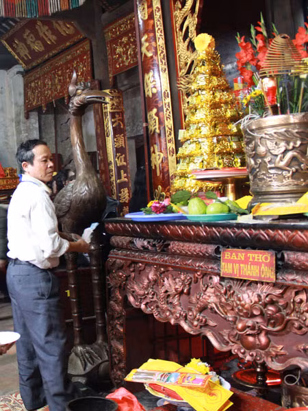 Chưa khai ấn, người người đã đổ về đền Trần ảnh 8