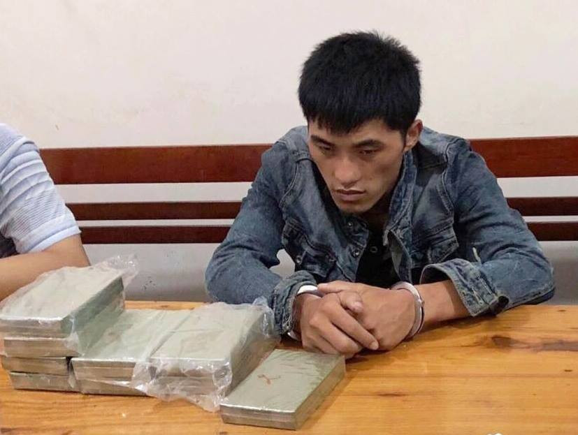Đối tượng quốc tịch Lào vận chuyển 10 bánh heroin và 1 kg ma túy đá sa lưới ảnh 1 Đối tượng quốc tịch Lào vận chuyển 10 bánh heroin và 1 kg ma túy đá sa lưới ảnh 1