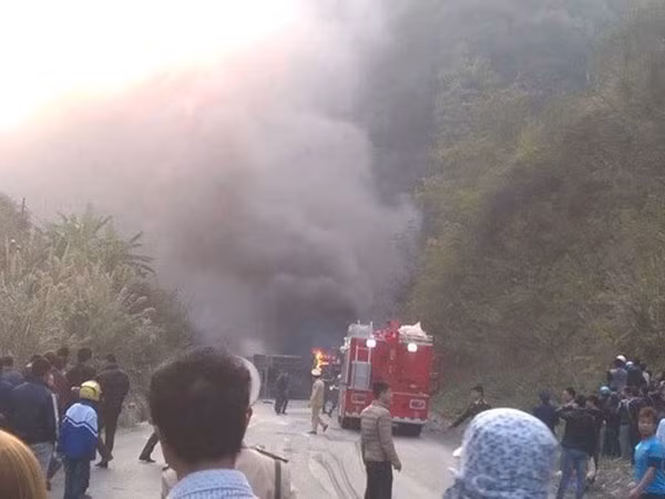 Khẩn trương điều trq, xử lý vụ xe bồn đâm xe khách, 3 người chết, 26 người bị thương ảnh 2