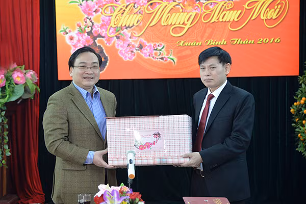 Bí thư Thành ủy Hoàng Trung Hải thăm hỏi, động viên các đơn vị ứng trực phục vụ nhân dân dịp Tết ảnh 6