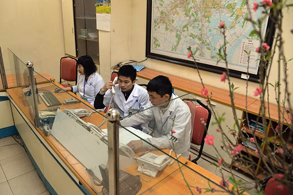 Bí thư Thành ủy Hoàng Trung Hải thăm hỏi, động viên các đơn vị ứng trực phục vụ nhân dân dịp Tết ảnh 8