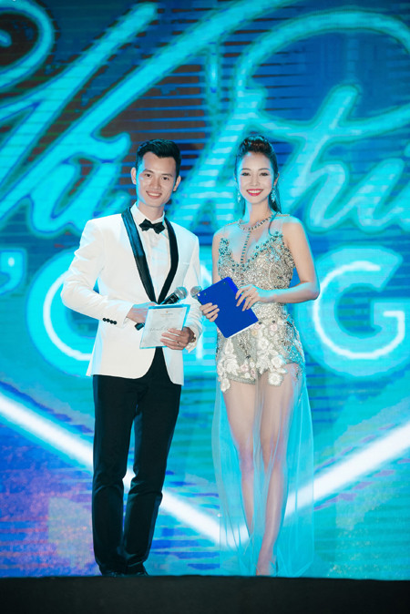 Jennifer Phạm diện đầm xuyên thấu, khoe chân dài gợi cảm ảnh 2