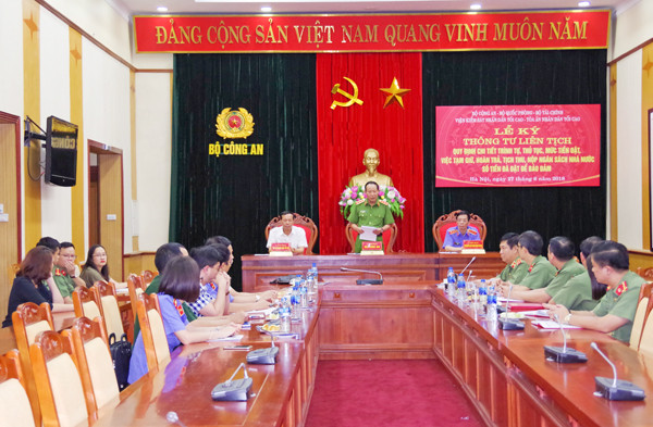 Ký kết Thông tư liên tịch thực hiện quyền được bảo lãnh cho người bị tạm giữ hình sự ảnh 2