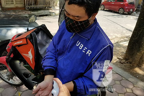 Hàng loạt "shipper" tạm dừng chuyển hàng do e ngại dịch Covid-19 ảnh 4 Hàng loạt "shipper" tạm dừng chuyển hàng do e ngại dịch Covid-19 ảnh 4