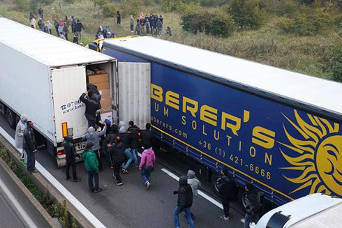 Thảm kịch từ những đường dây buôn người (2): Nguy hiểm và bất trắc nơi "miền đất hứa" ảnh 1