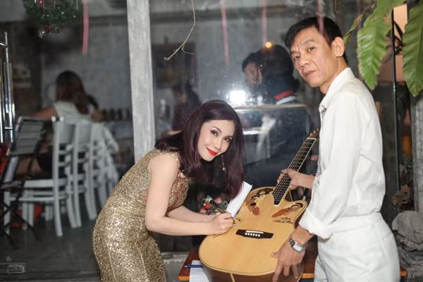 Á hậu Tố Uyên cùng dàn nghệ sĩ tham gia đấu giá ủng hộ MC Lê Tâm ảnh 6