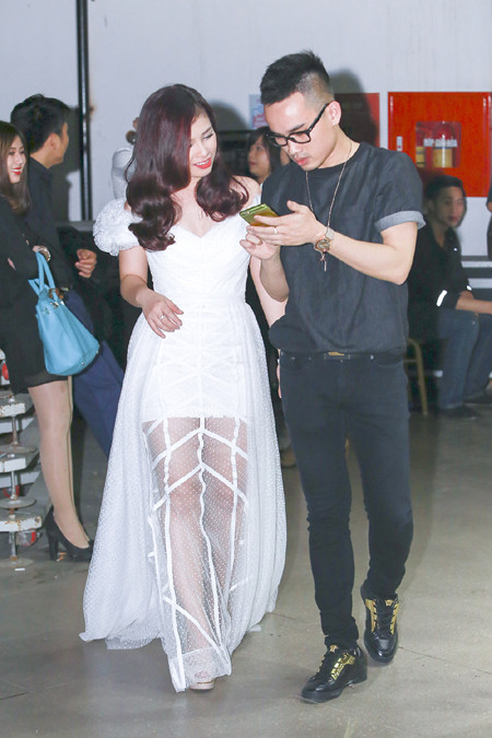 Hà Duy “tháp tùng” Dương Hoàng Yến tham dự Bài hát yêu thích ảnh 6