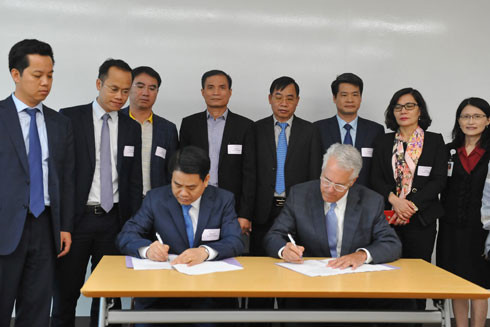 Hà Nội ký Biên bản ghi nhớ về triển khai hệ thống chăm sóc y tế tiêu chuẩn Hoa Kỳ ảnh 1