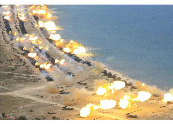 Nước này còn tiếp tục tuyên bố sẽ tiếp tục thử nghiệm hạt nhân và tên lửa. Vậy câu hỏi được đặt ra dường như Triều Tiên không những không sợ đe dọa của Mỹ mà còn thách thức, tại sao vậy? Sở dĩ Triều Tiên có những động thái cứng rắn và không hề tỏ ra e sợ là vì hai lý do chính sau.