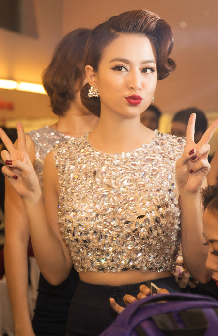 Hoàng Thuỳ Linh trình diễn vũ điệu nóng bỏng "mê hoặc" khán giả ảnh 2